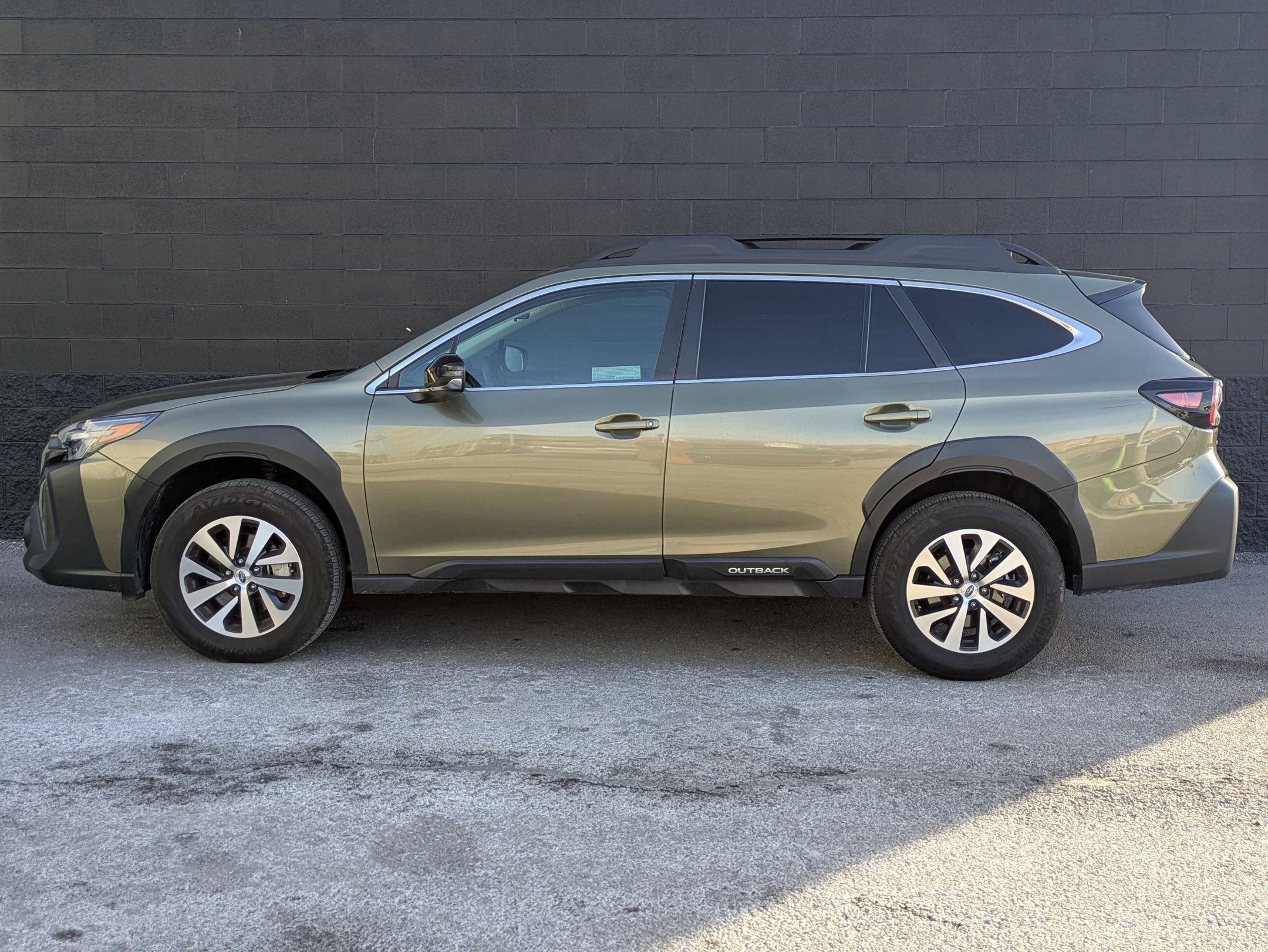 Used 2025 Subaru Outback Premium image 8
