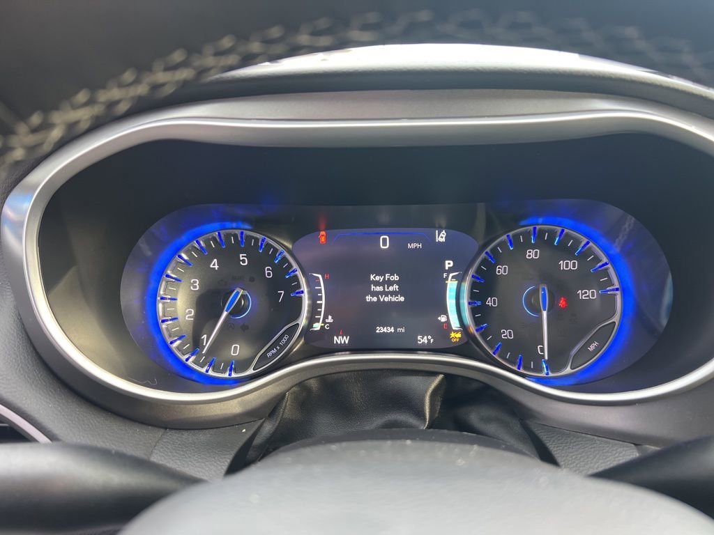 Used 2024 Chrysler Pacifica Touring-L image 27