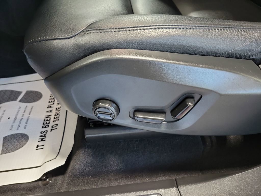 Used 2025 Volvo XC90 B5 Core image 14