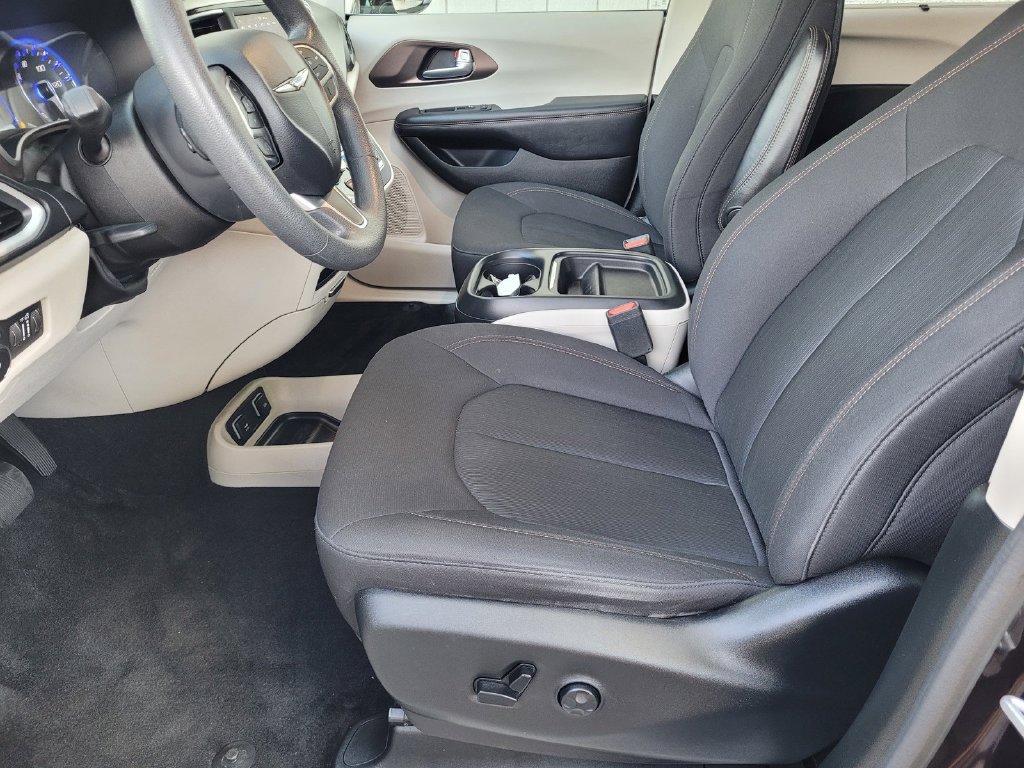 Used 2018 Chrysler Pacifica Touring Plus FWD image 18