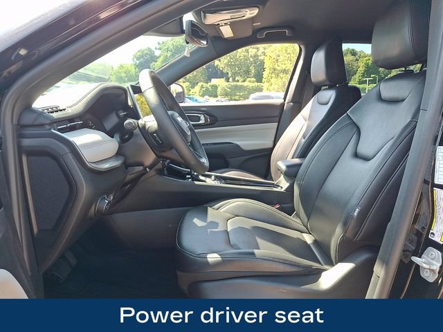 Used 2025 Jeep Compass Limited AWD/4WD image 2