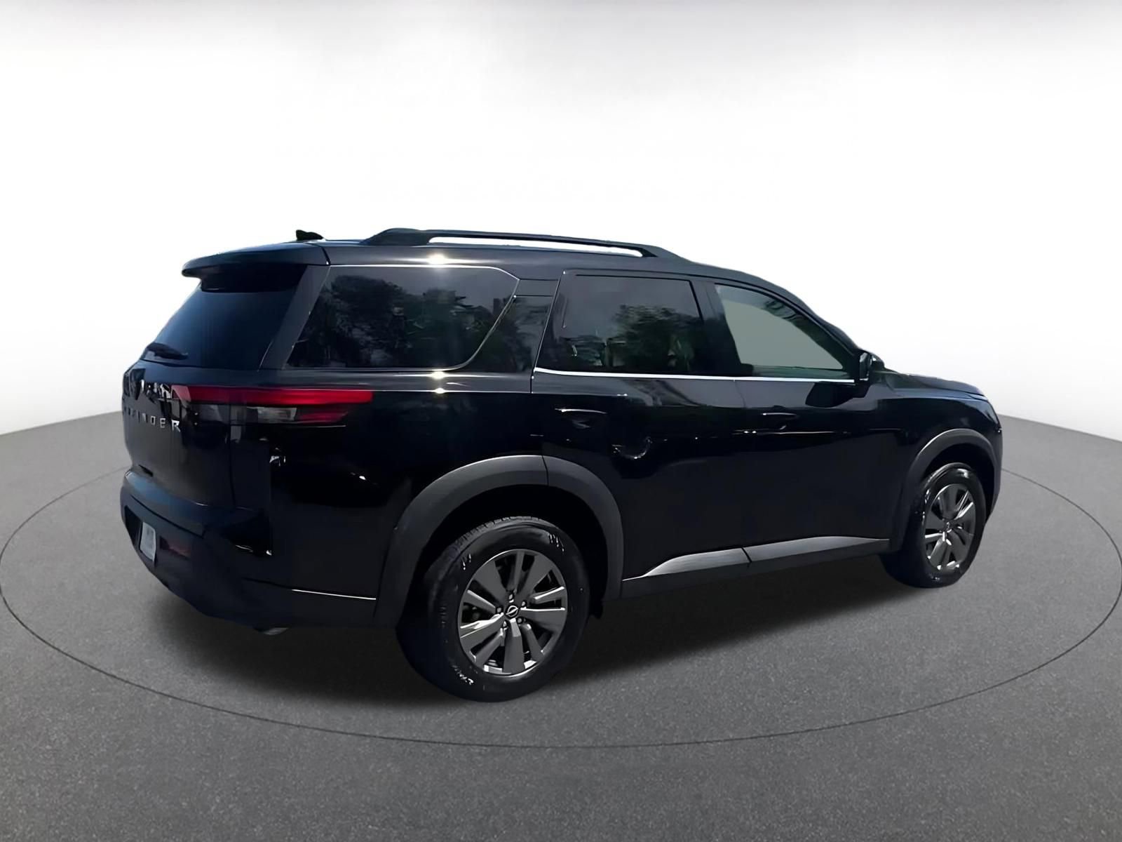 Used 2025 Nissan Pathfinder SV FWD image 14