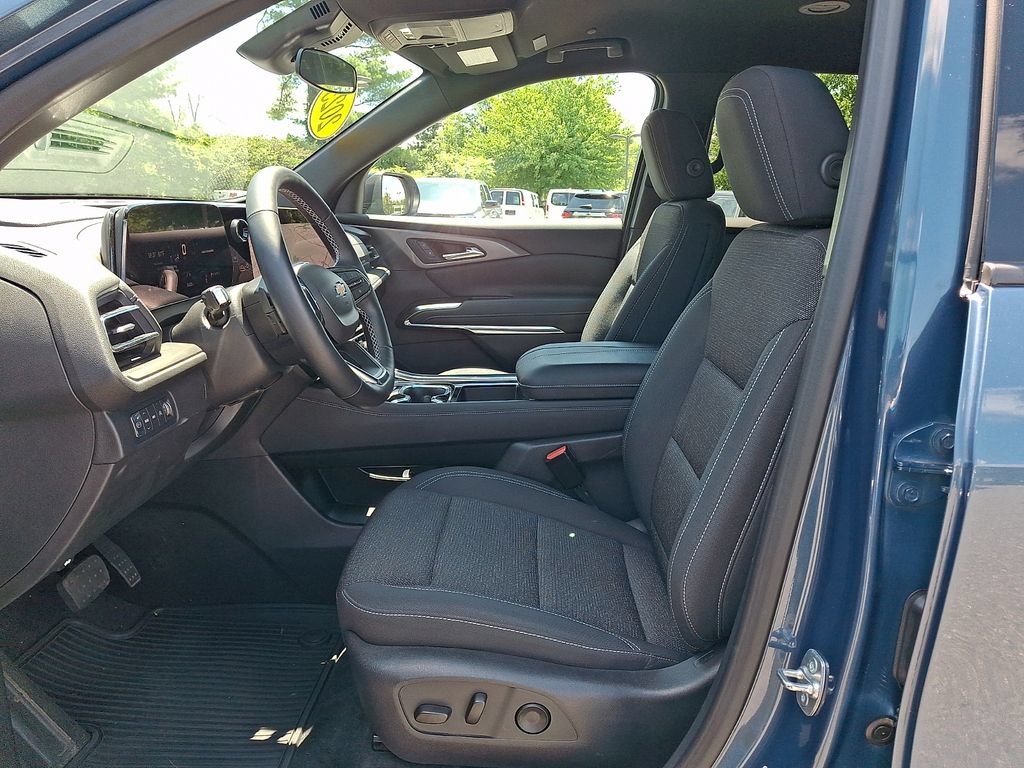 Certified 2025 Chevrolet Traverse LT AWD/4WD image 13