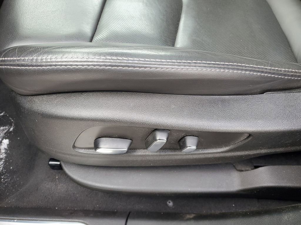 Used 2023 Cadillac XT5 Premium Luxury w/ LPO, Floor Liner Package image 7