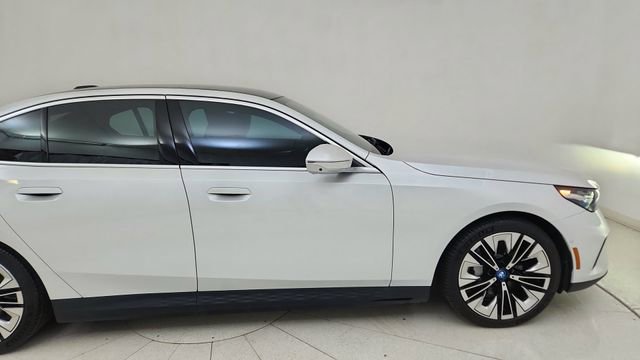 Used 2025 BMW i5 xDrive40 w/ Premium Package AWD/4WD image 8