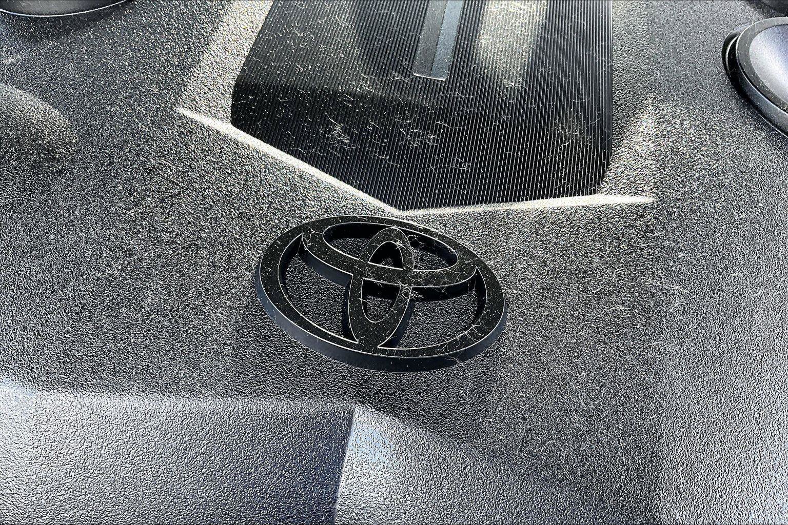 Used 2018 Toyota 4Runner SR5 AWD/4WD image 34