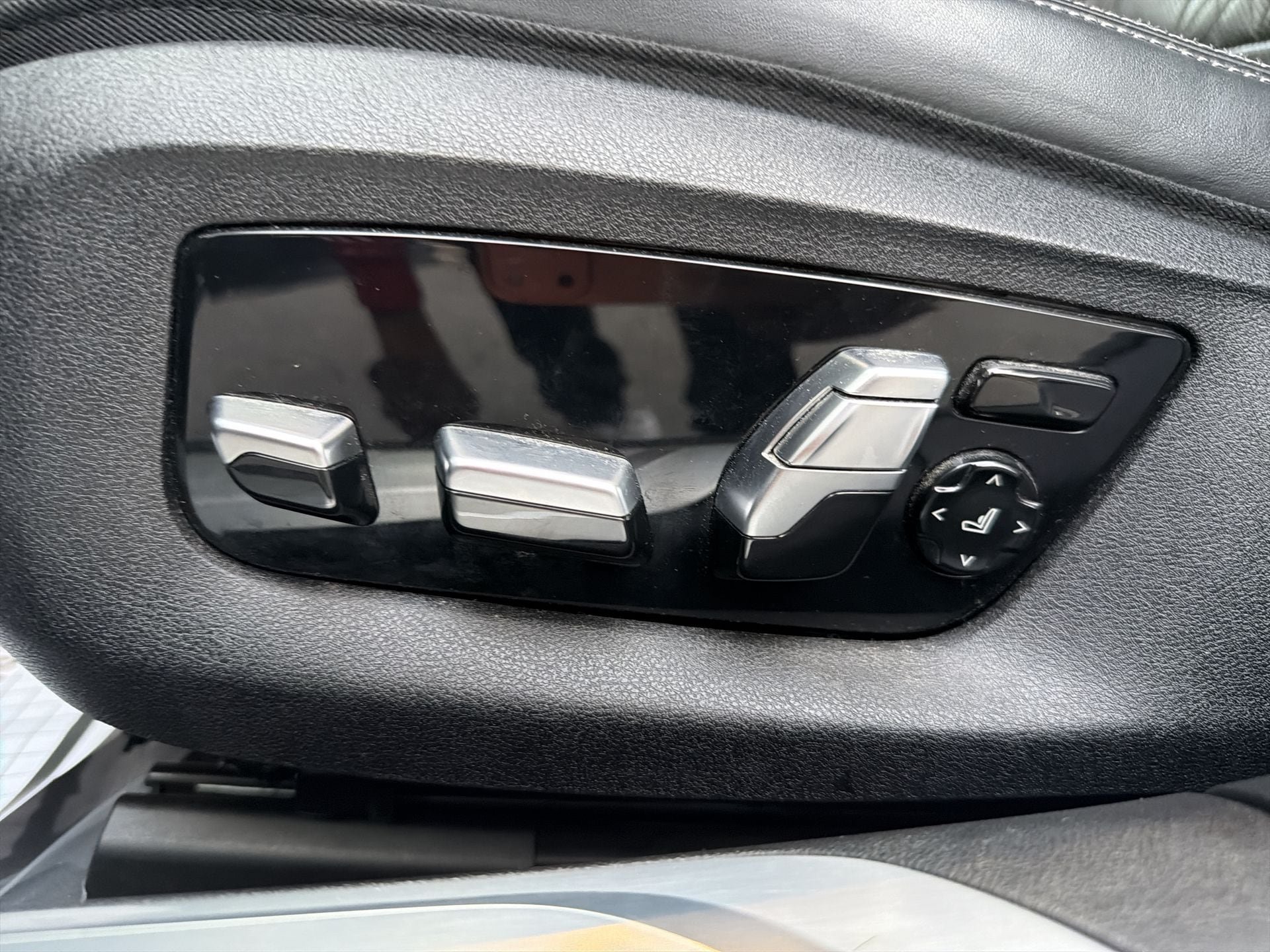 Used 2019 BMW 750i xDrive AWD/4WD image 14