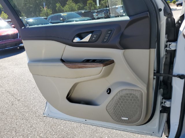 Used 2019 GMC Acadia Denali w/ Technology Package FWD image 25