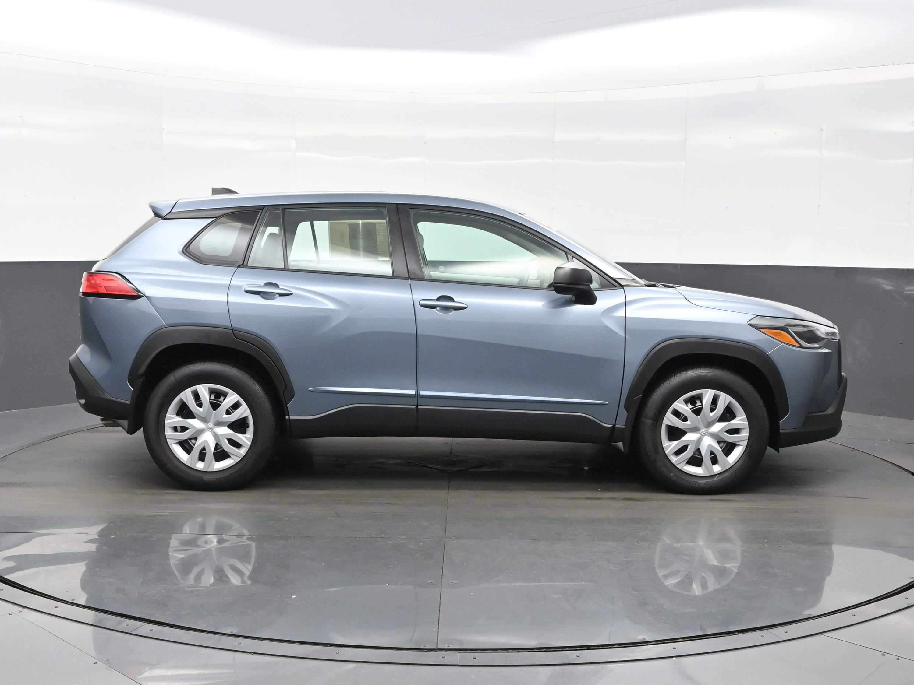 Used 2023 Toyota Corolla Cross L image 7