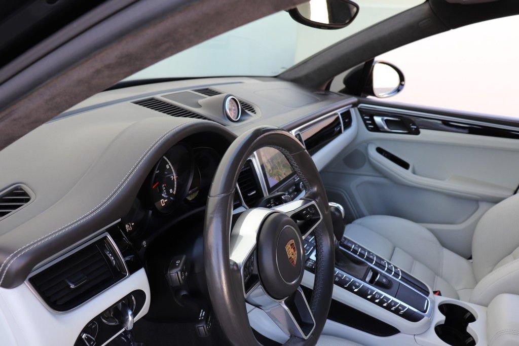 Used 2018 Porsche Macan Turbo AWD/4WD image 49