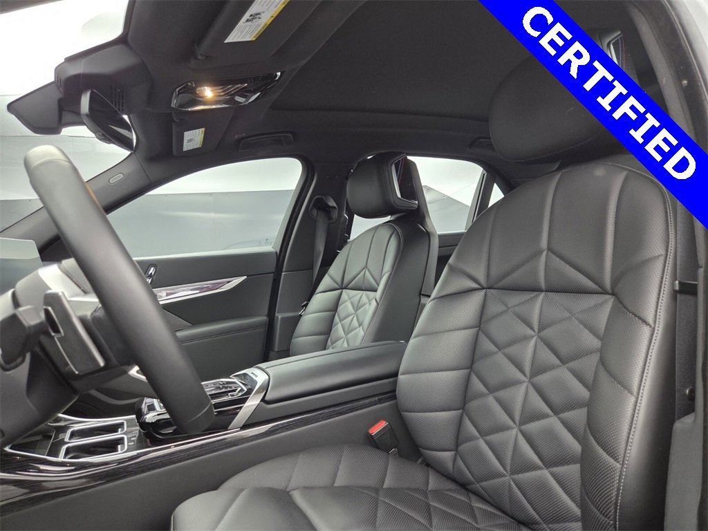 Used 2023 BMW 740i image 29