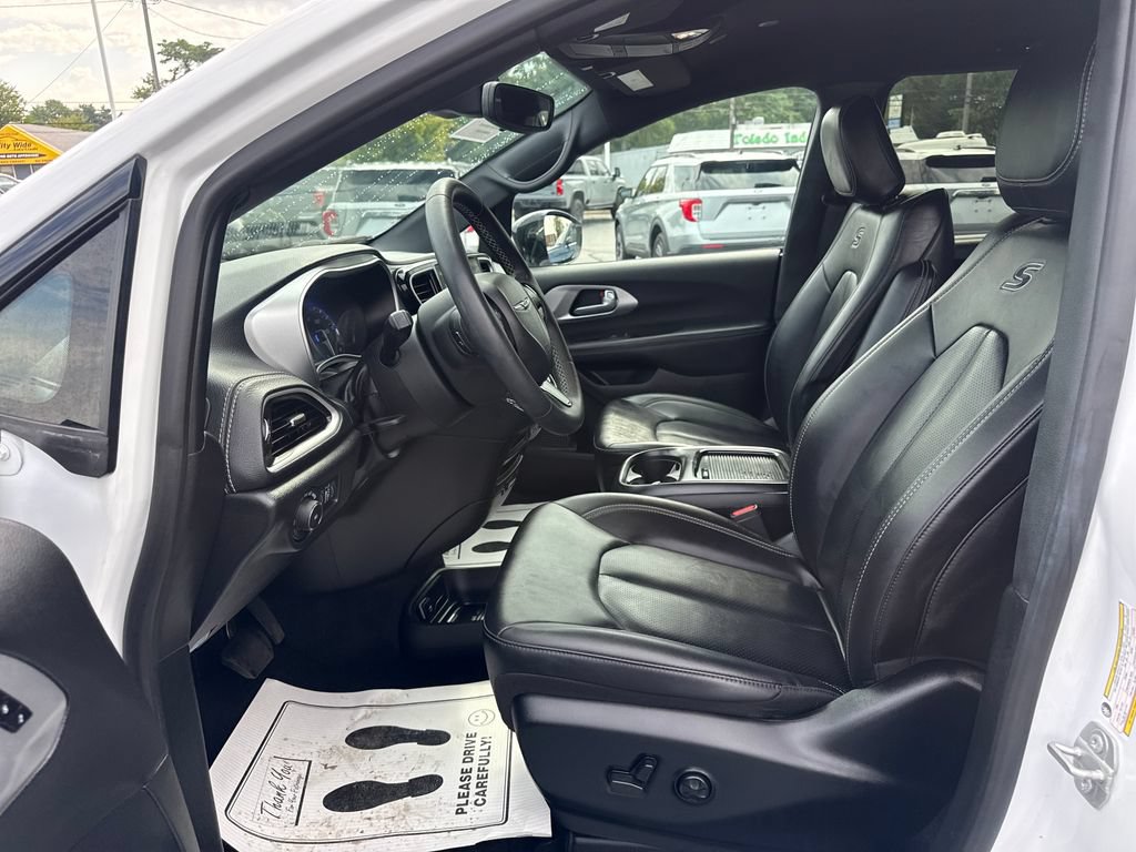 Used 2024 Chrysler Pacifica Touring-L w/ S Appearance Package AWD/4WD image 21