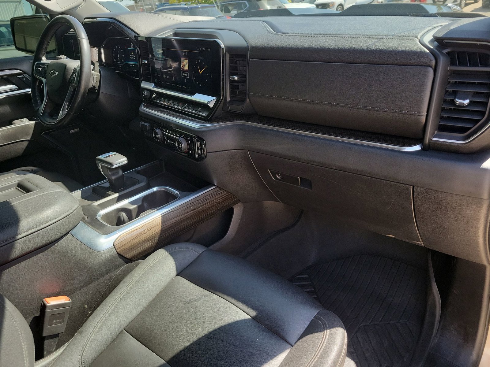 Used 2022 Chevrolet Silverado 1500 LT Trail Boss w/ LT Trail Boss Premium Package AWD/4WD image 28