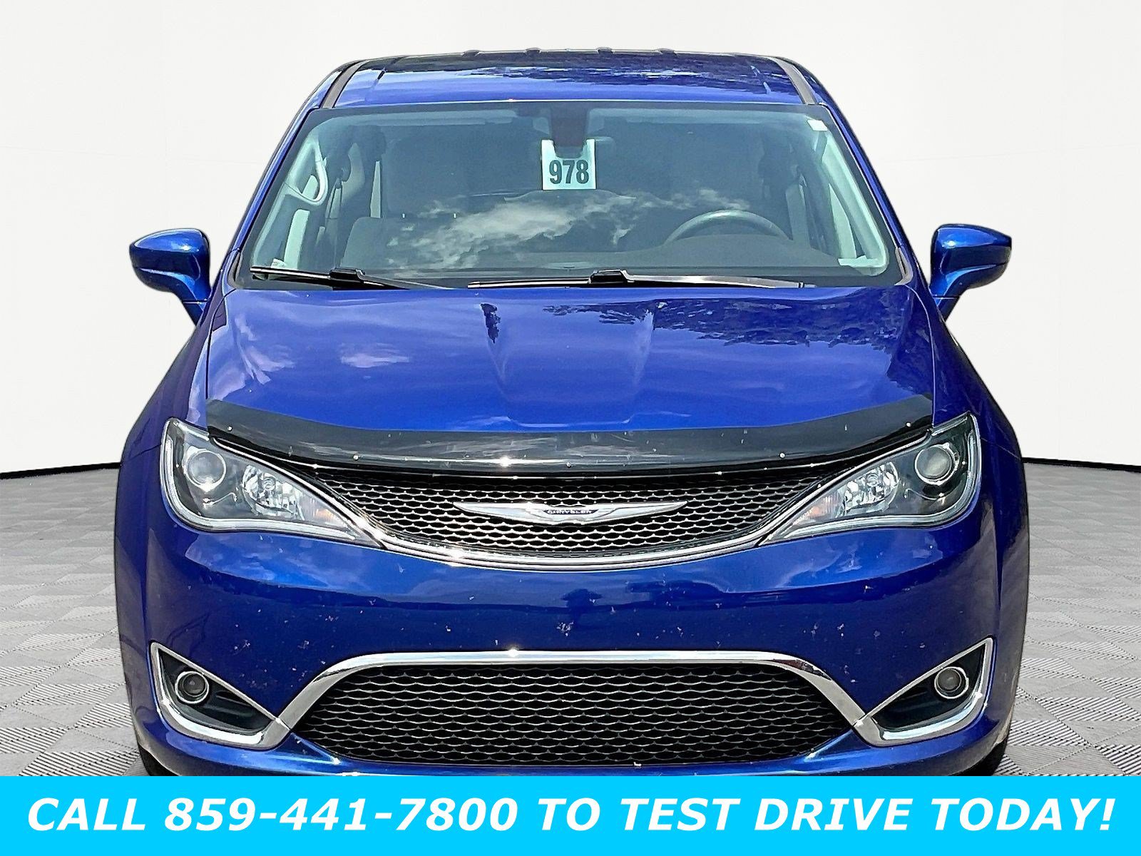 Used 2019 Chrysler Pacifica Touring Plus FWD image 2