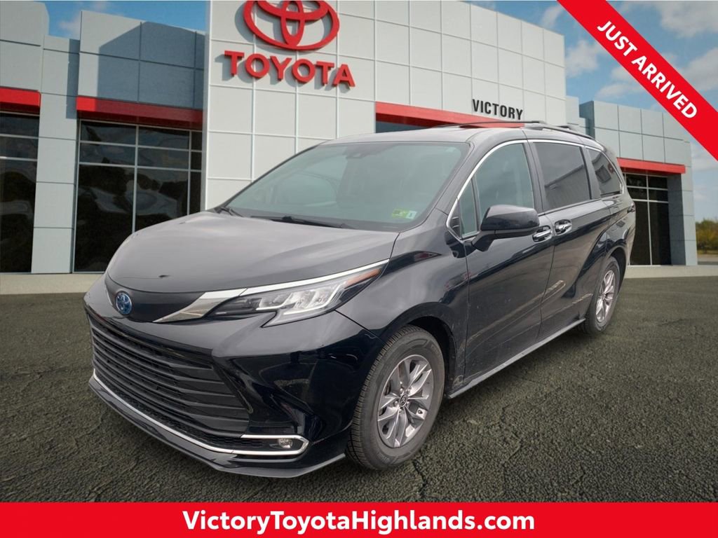 Used 2022 Toyota Sienna XLE w/ XLE Plus Package