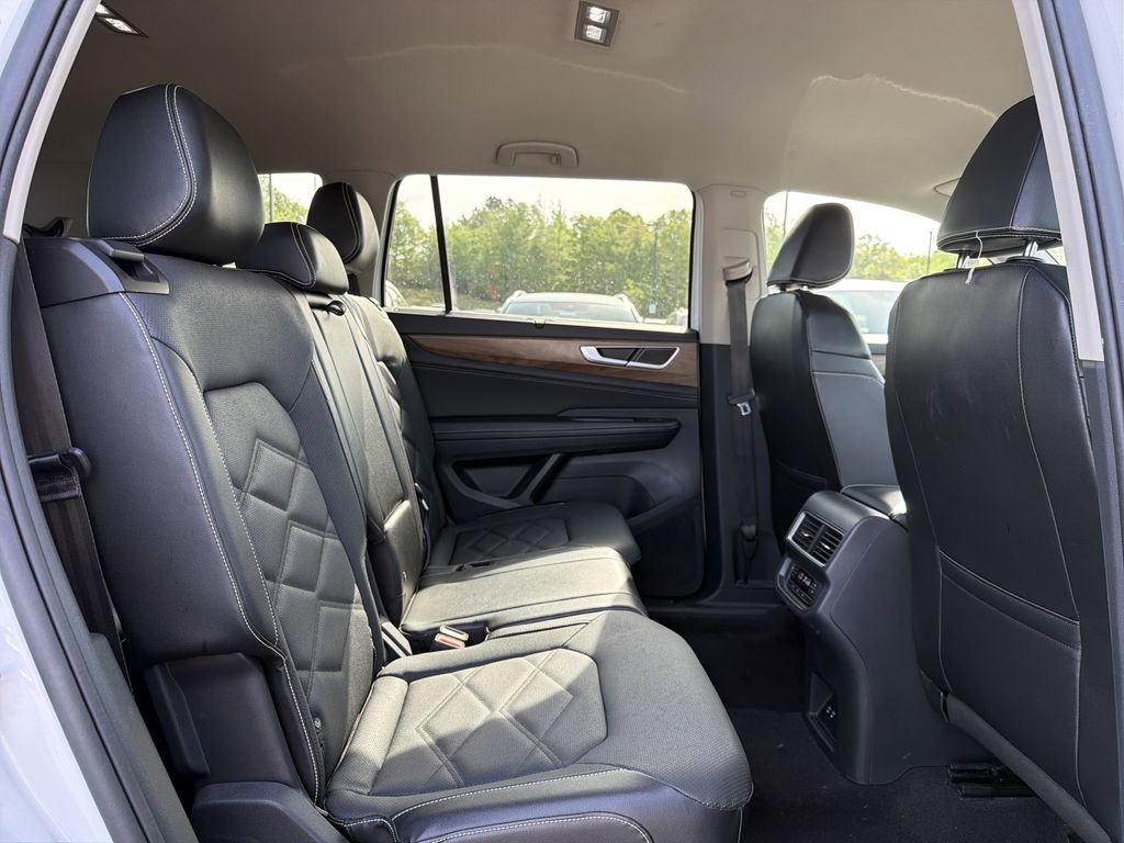 Used 2024 Volkswagen Atlas SE AWD/4WD image 14