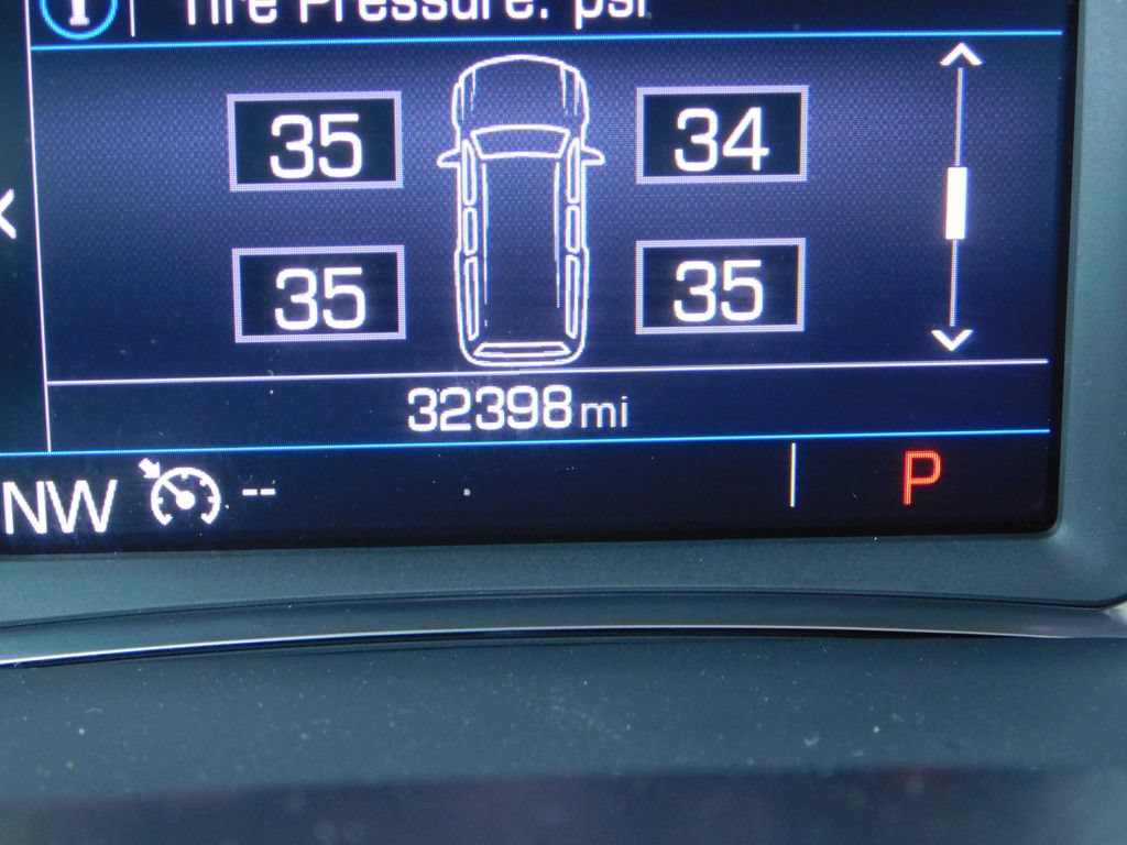 Used 2023 GMC Acadia SLE w/ Driver Convenience Package FWD image 39