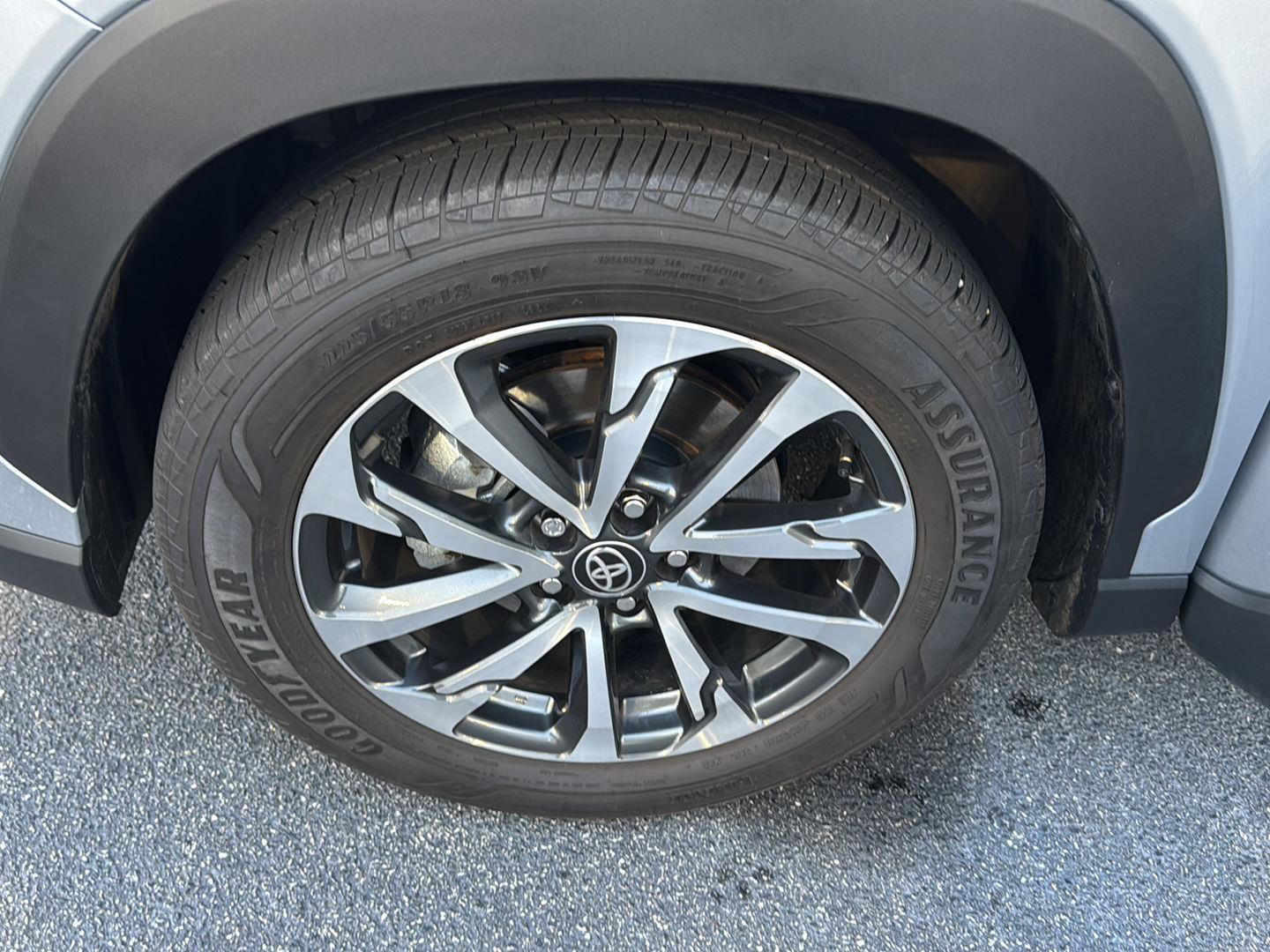 Certified 2025 Toyota Corolla Cross XLE image 32