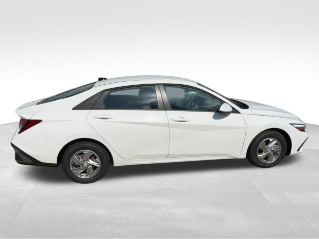 New 2026 Hyundai Elantra SE FWD image 9