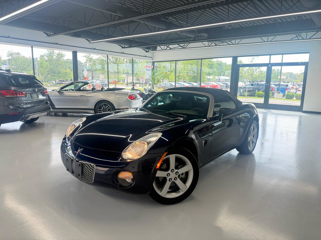 Used 2008 Pontiac Solstice Convertible w/ Preferred Package RWD image 3