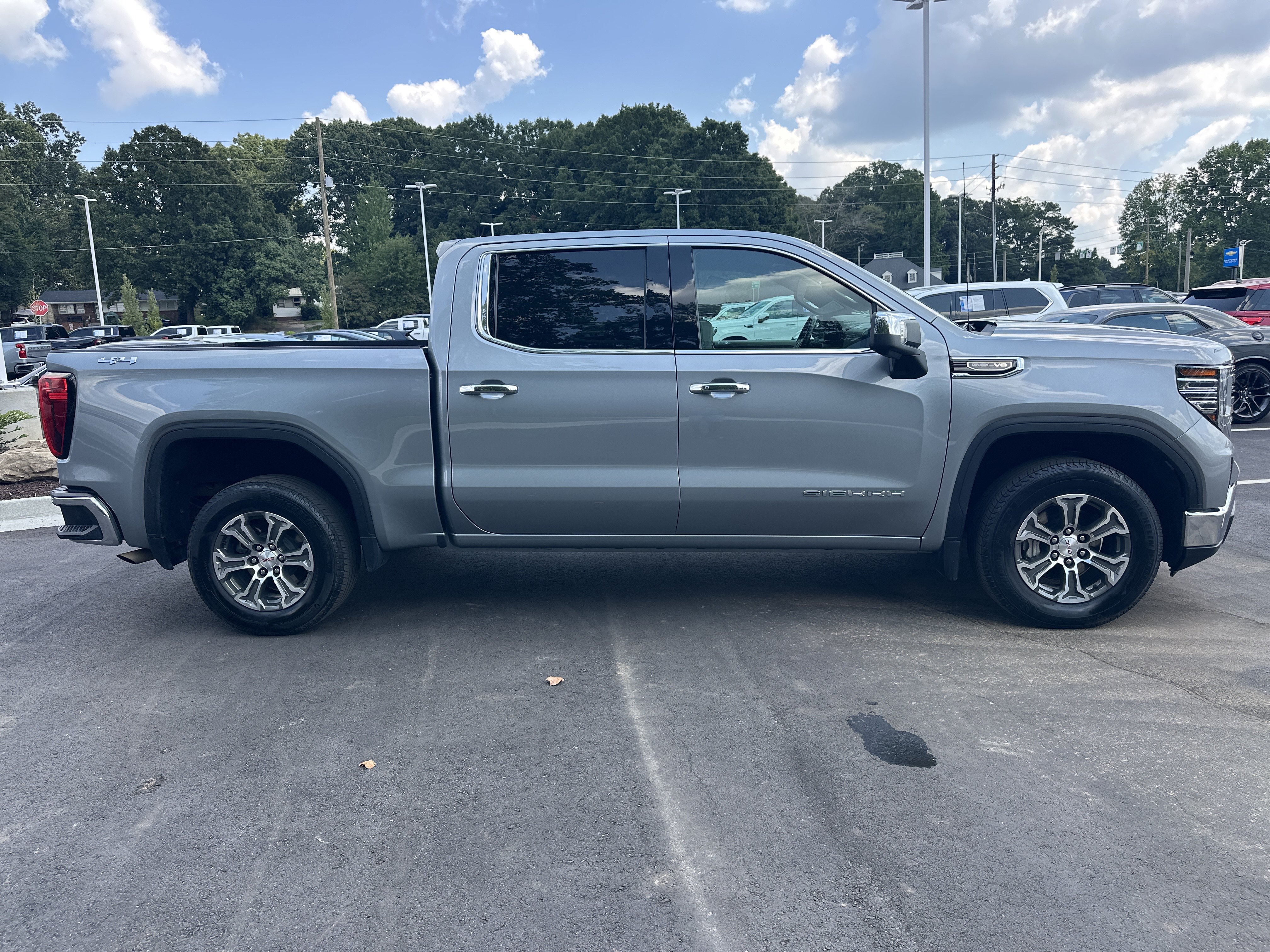 Used 2025 GMC Sierra 1500 SLT AWD/4WD image 9