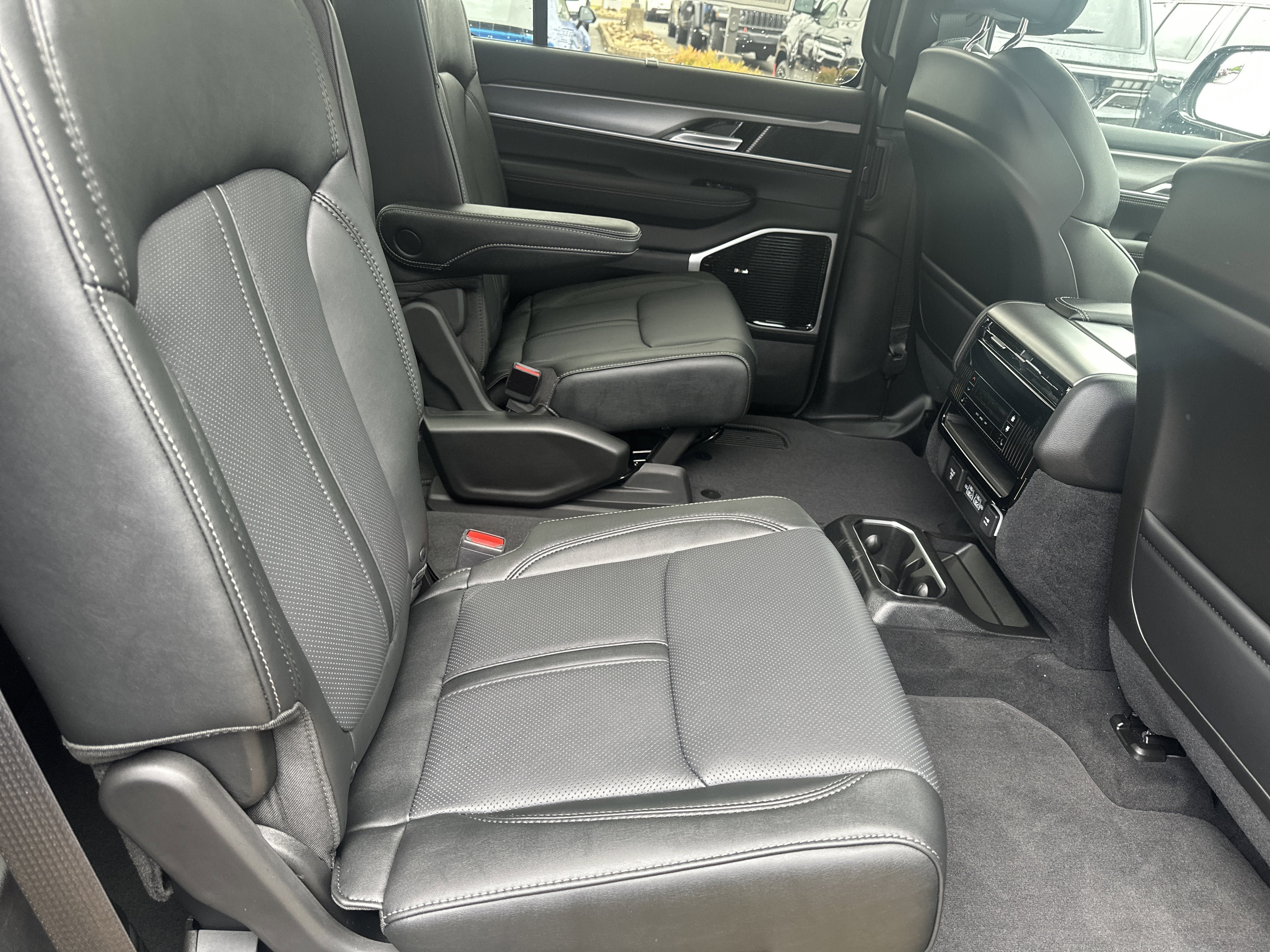 New 2026 Jeep Grand Wagoneer L Limited AWD/4WD image 31
