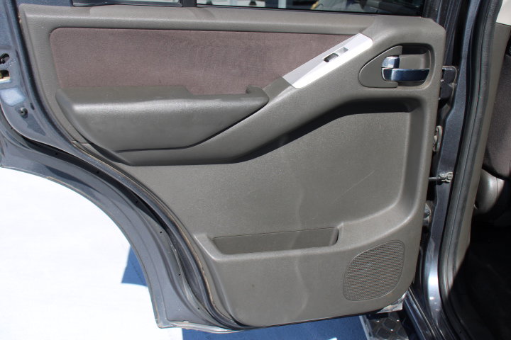 Used 2010 Nissan Pathfinder SE AWD/4WD image 15