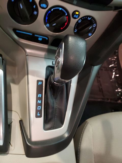 Used 2013 Ford Focus SE w/ SE Winter Pkg FWD image 25