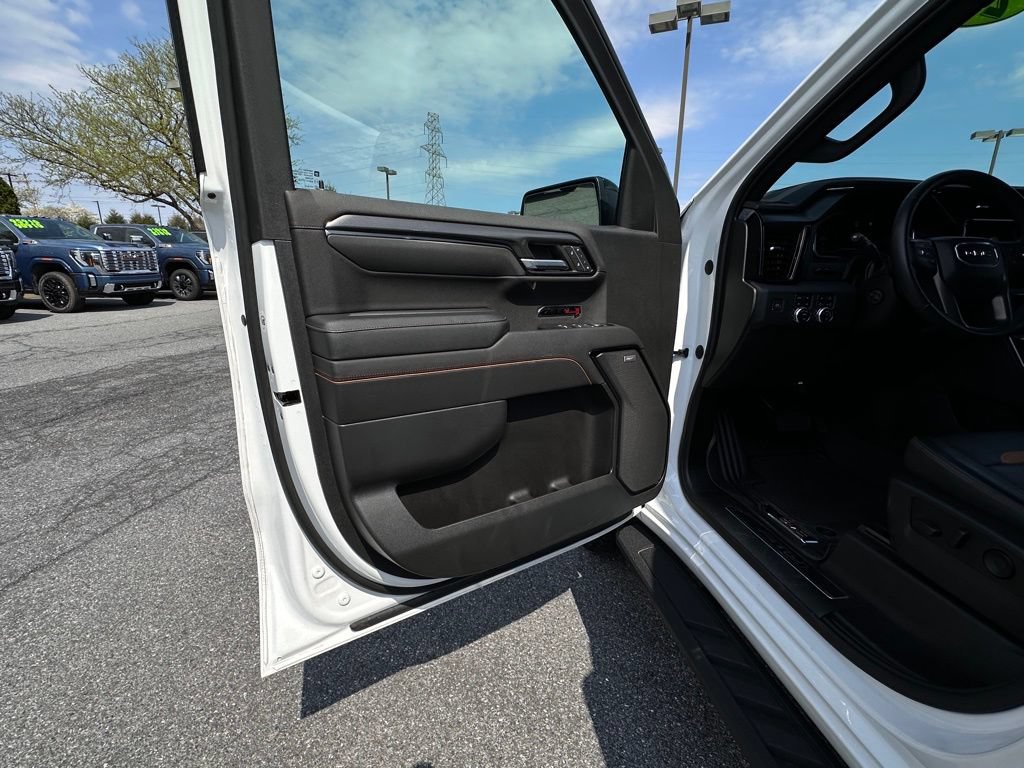 Used 2023 GMC Sierra 1500 AT4 w/ Technology Package AWD/4WD image 24