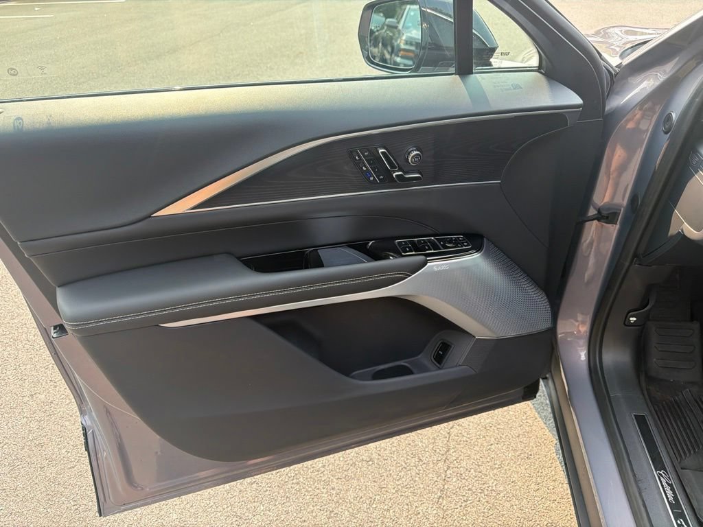 Used 2025 Cadillac Lyriq Luxury w/ LPO, Floor Liner Package AWD/4WD image 18
