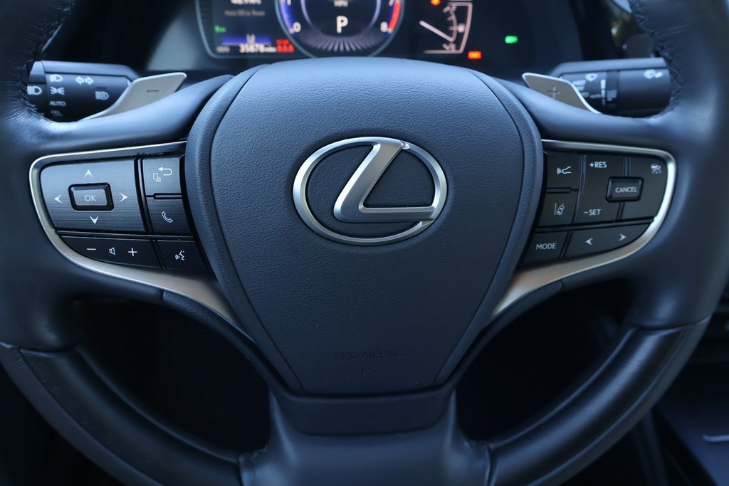 Used 2022 Lexus ES 300h w/ Luxury Package image 19