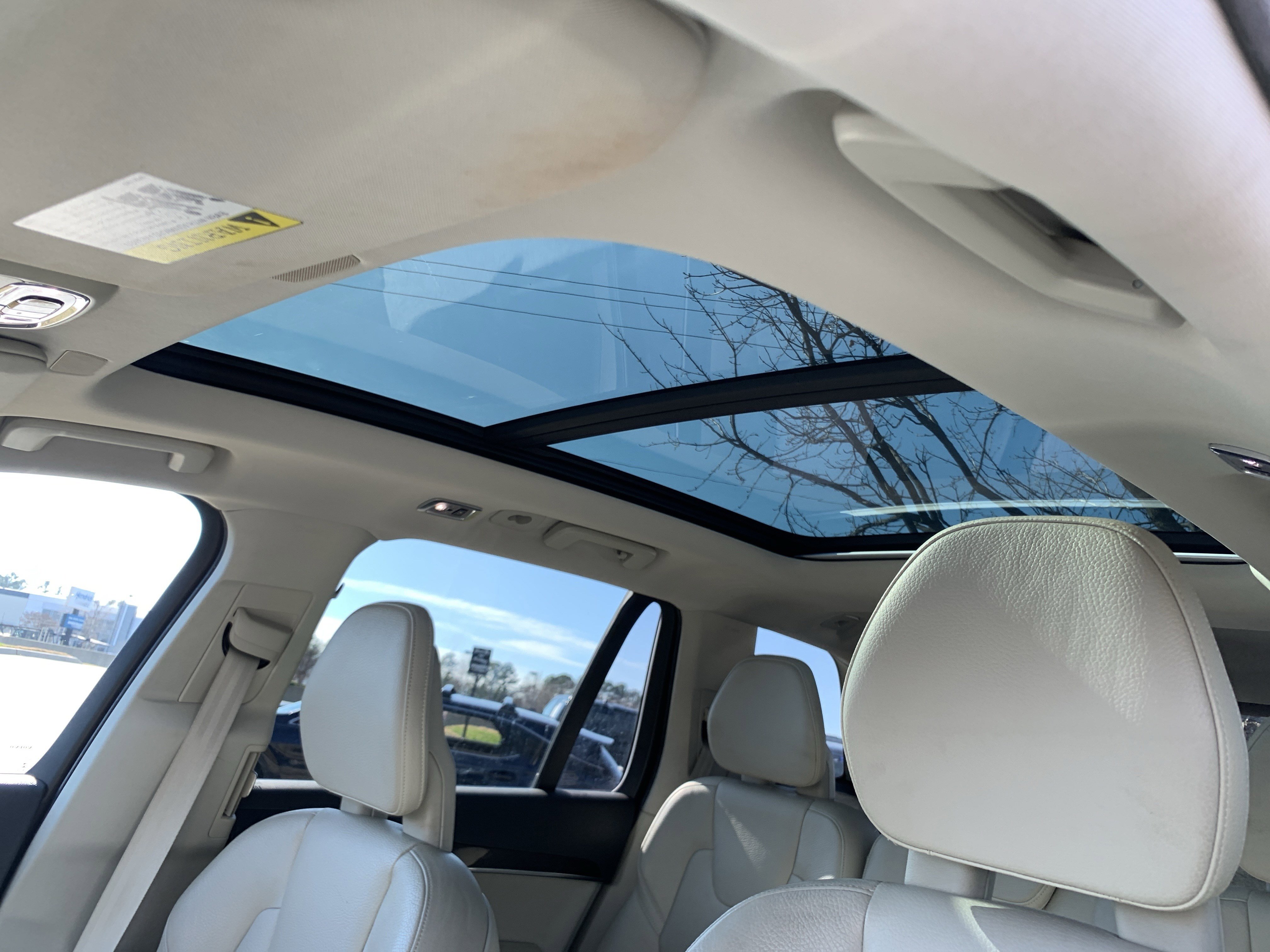 Used 2018 Volvo XC90 T6 Momentum w/ Momentum Plus Package image 28