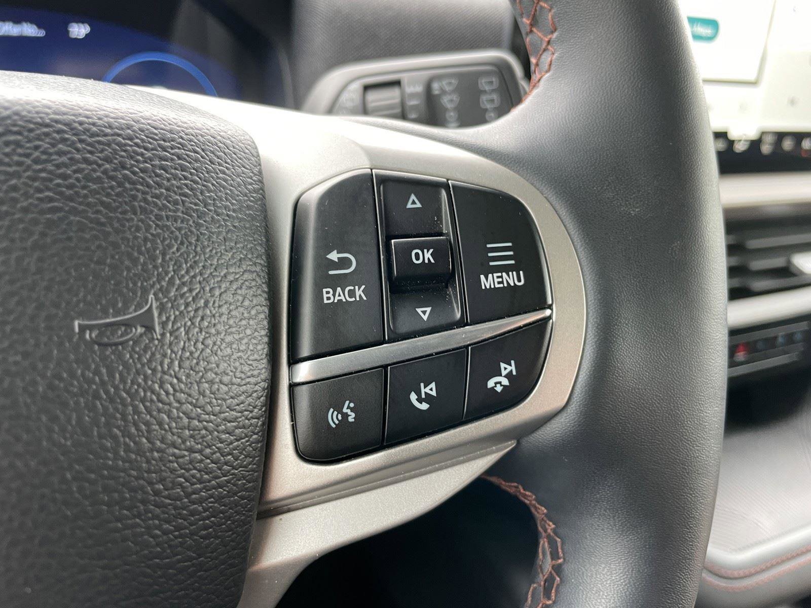 Used 2025 Ford Explorer Active w/ Active Comfort Package image 16