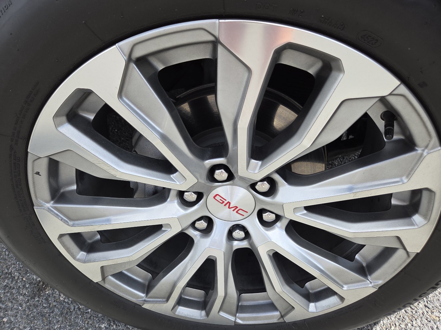 Used 2024 GMC Yukon Denali AWD/4WD image 15