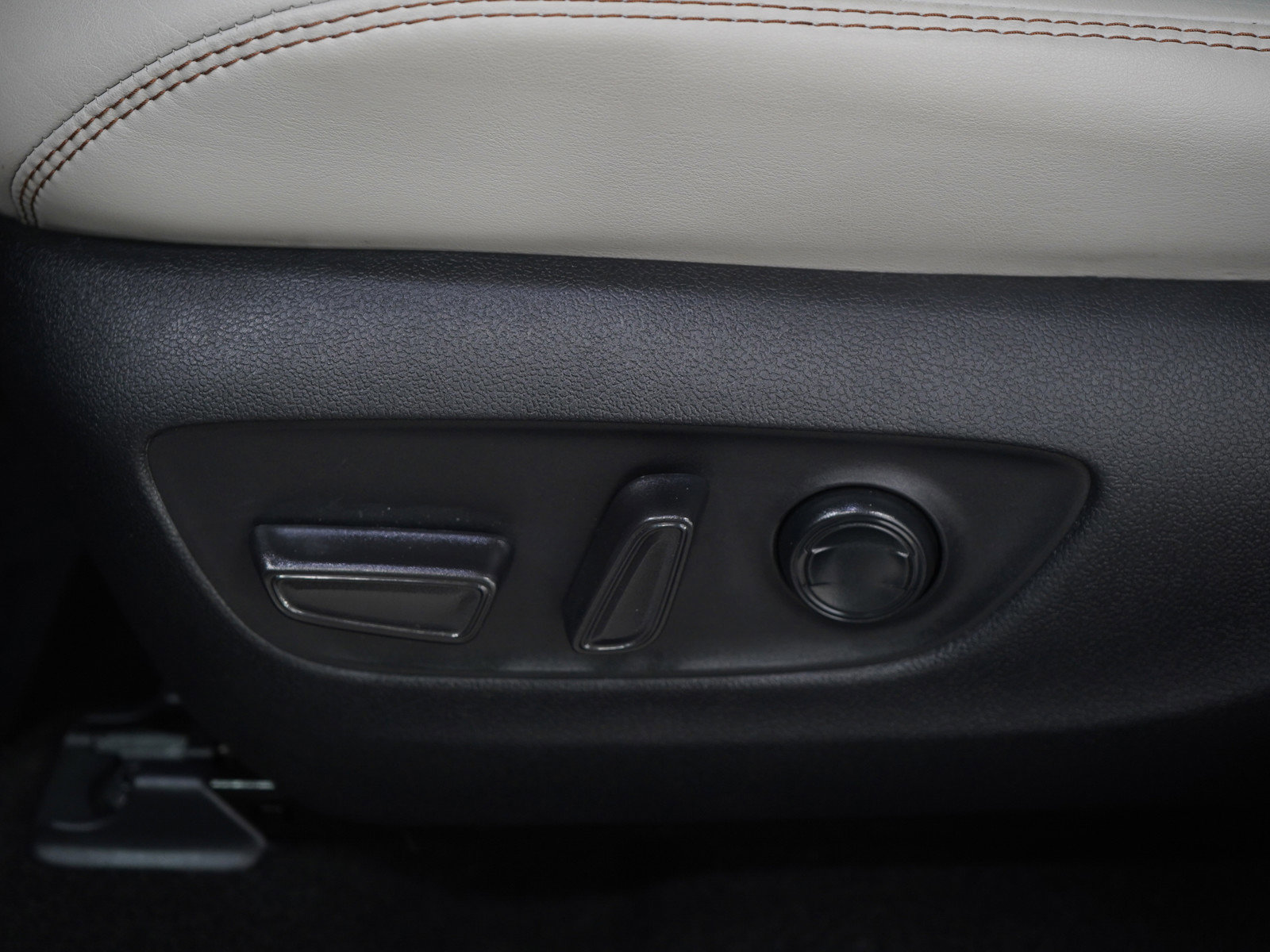 Used 2024 Toyota RAV4 Limited w/ Advanced Technology Package AWD/4WD image 25