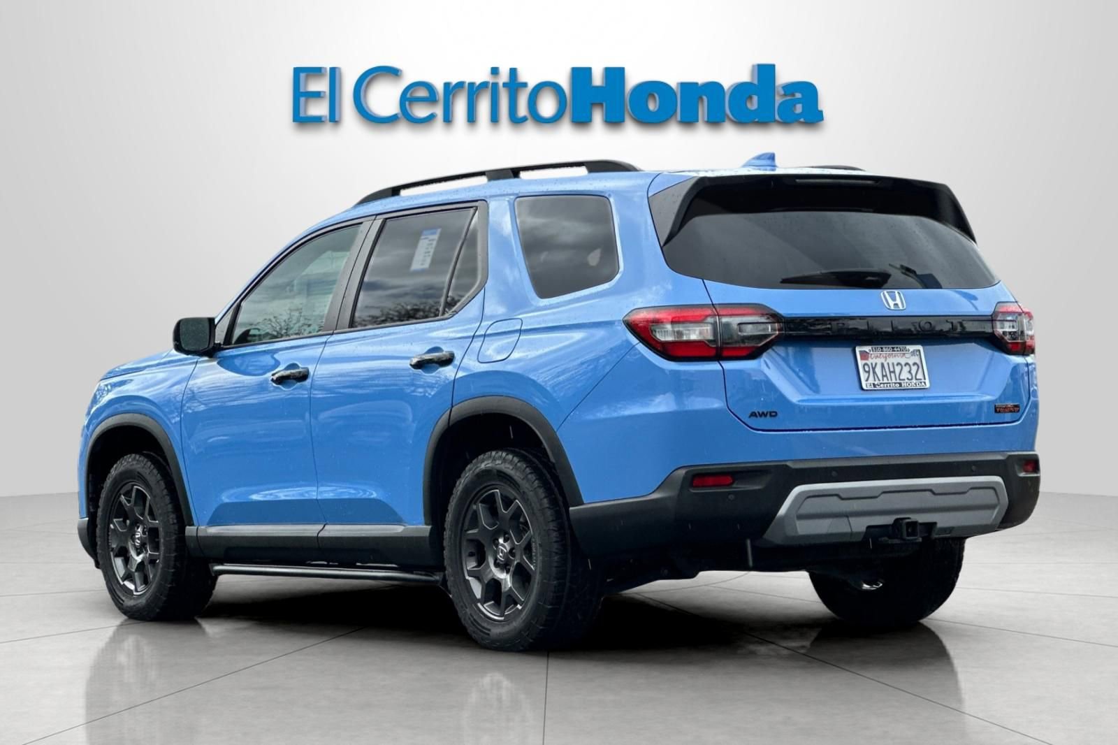 Certified 2024 Honda Pilot TrailSport image 5