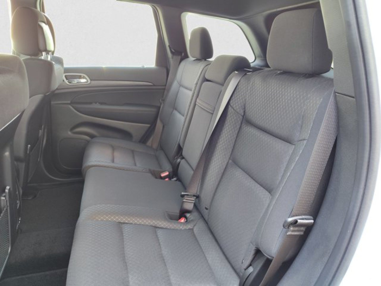 Used 2022 Jeep Grand Cherokee Laredo E AWD/4WD image 17