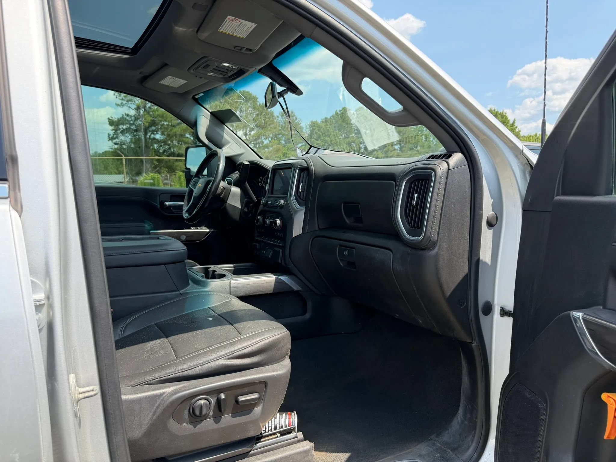 Used 2022 Chevrolet Silverado 2500 LTZ w/ LTZ Convenience Package AWD/4WD image 11