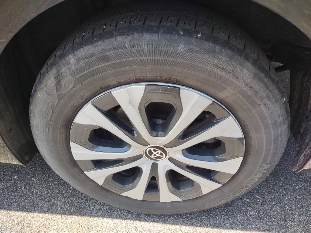 Used 2019 Toyota Prius XLE AWD/4WD image 10
