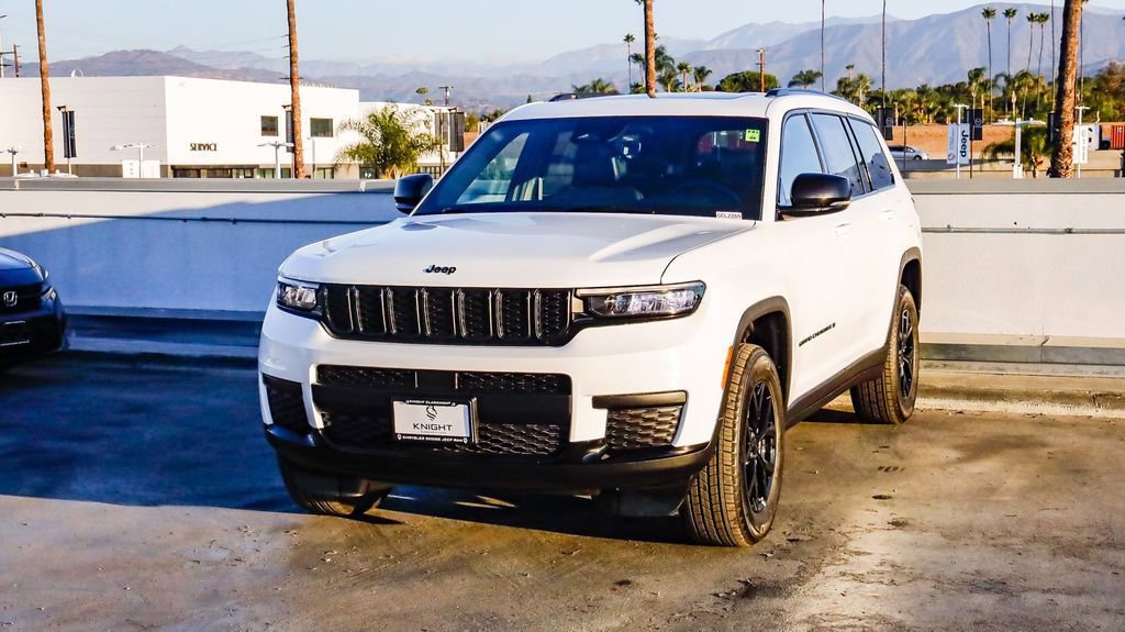 New 2025 Jeep Grand Cherokee L Altitude image 4