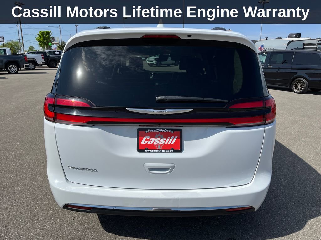 Used 2022 Chrysler Pacifica Touring-L FWD image 5