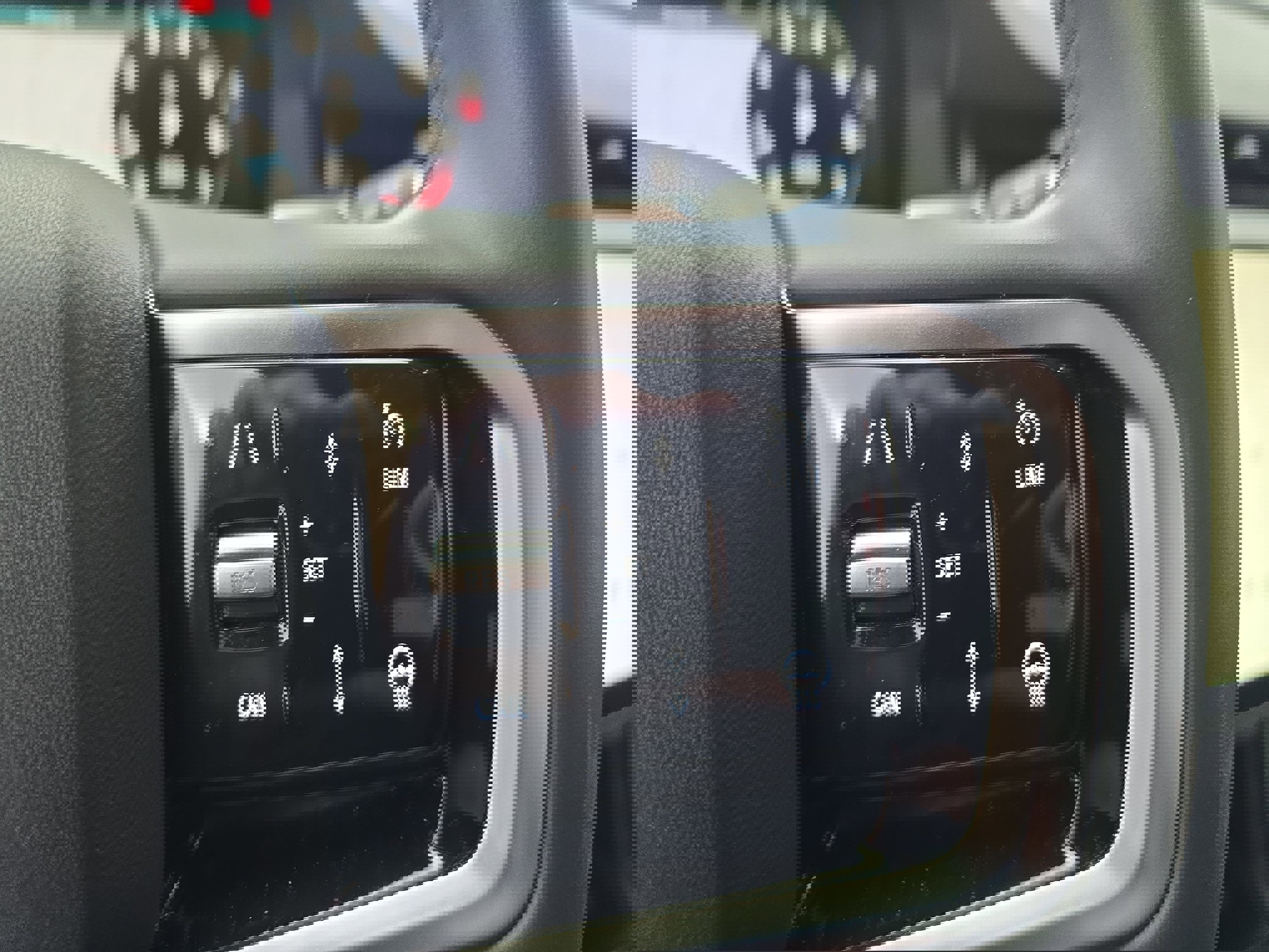 Used 2024 Land Rover Discovery Sport Dynamic SE image 18