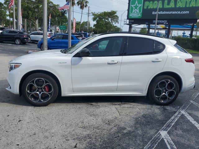 Used 2022 Alfa Romeo Stelvio Veloce AWD/4WD image 4