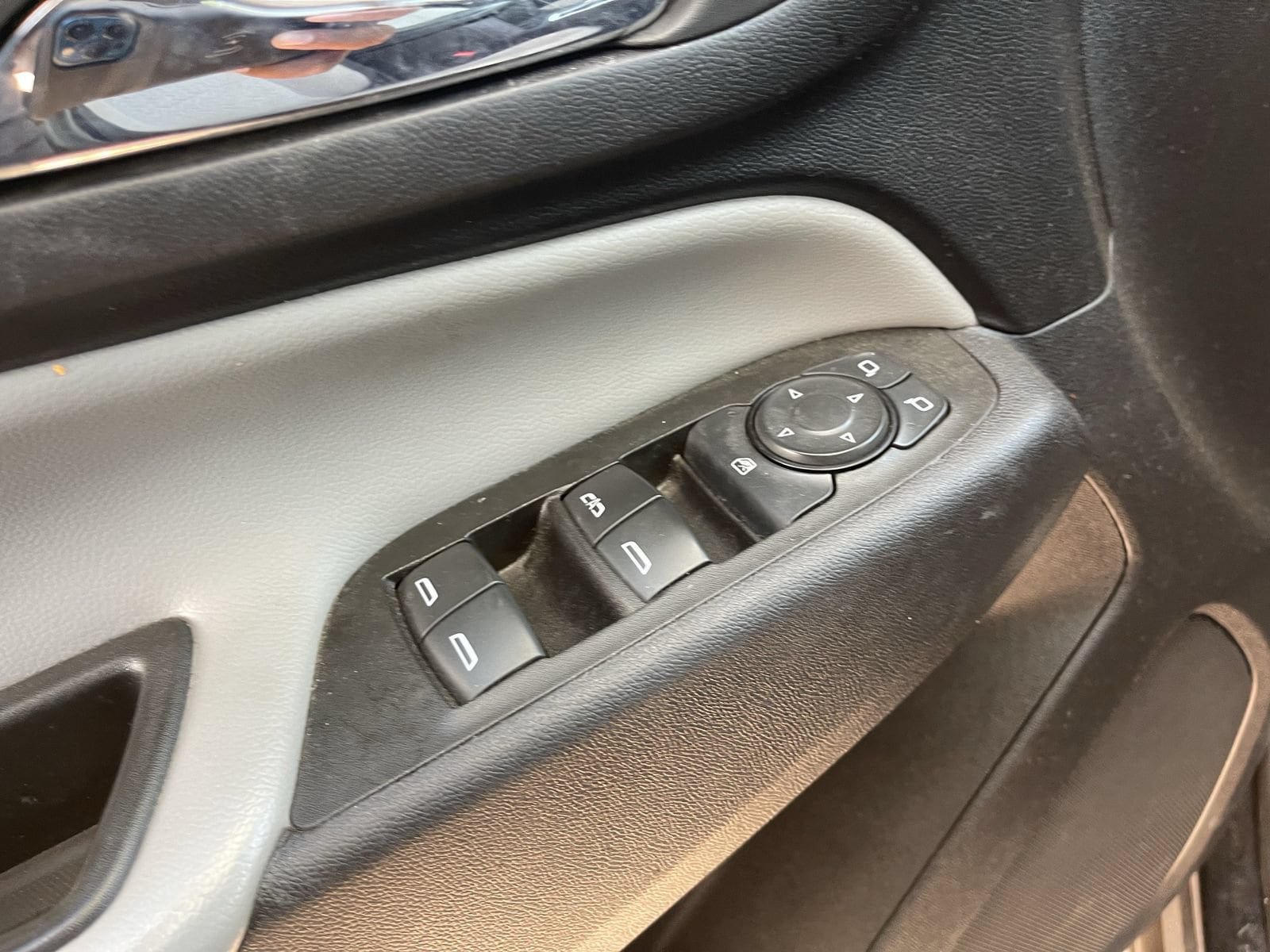 Used 2024 Chevrolet Equinox LS w/ LS Convenience Package FWD image 11