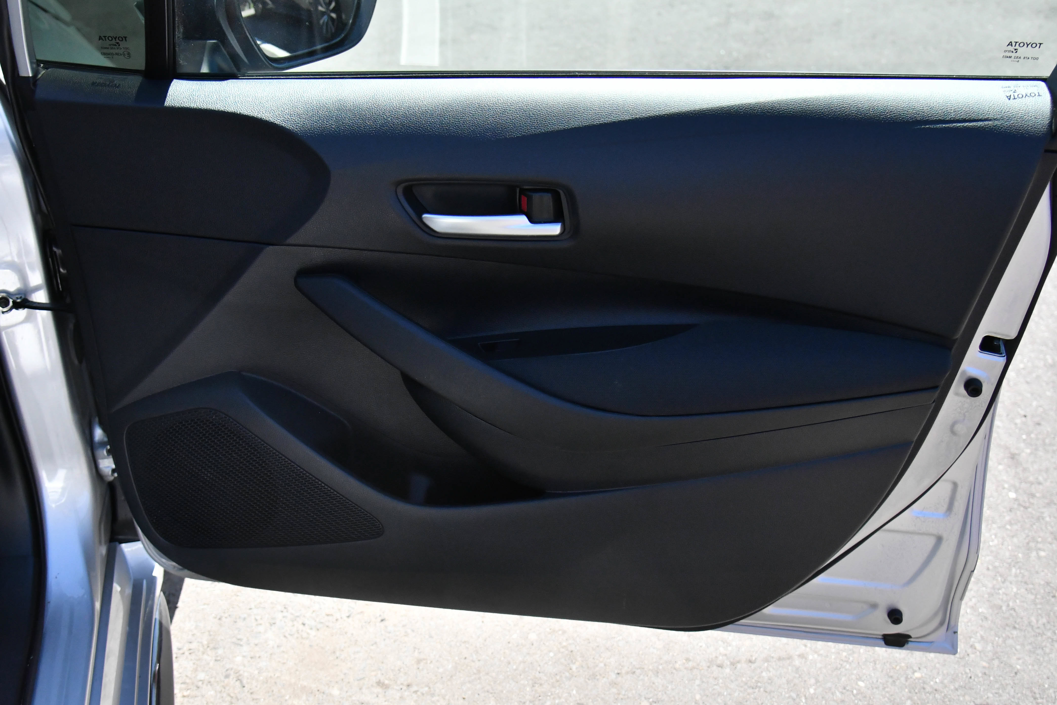 Used 2026 Toyota Corolla SE w/ SE Package FWD image 44