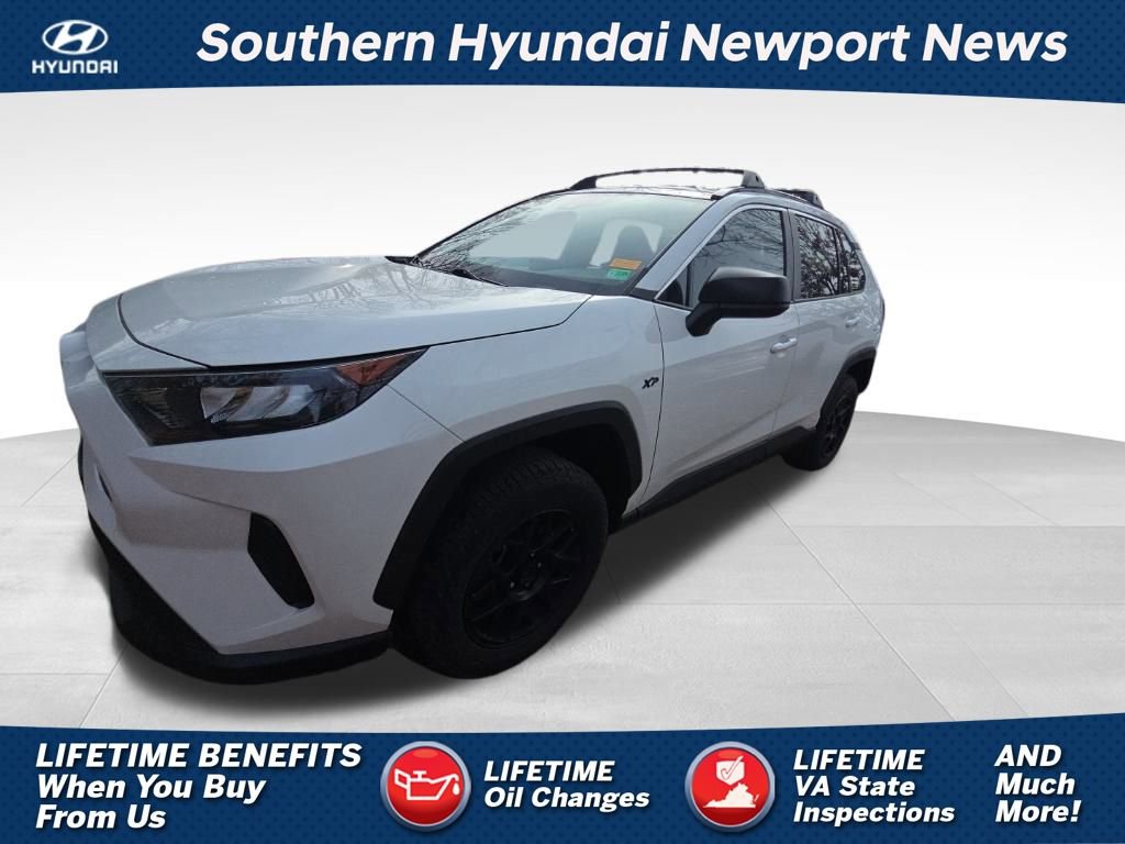 Used 2021 Toyota RAV4 LE image 1