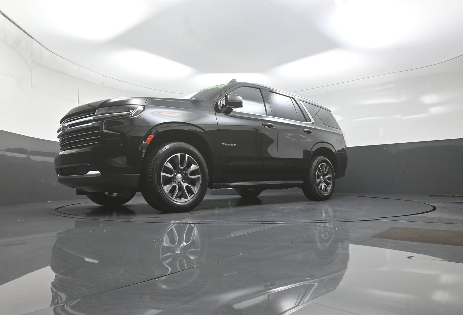 Used 2022 Chevrolet Tahoe LT w/ Luxury Package AWD/4WD image 11