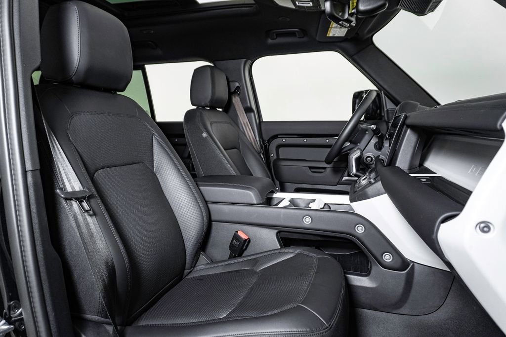 Used 2025 Land Rover Defender 110 S image 15