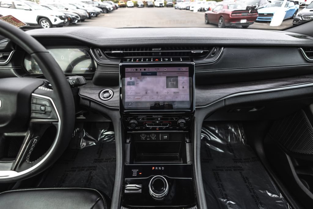 Used 2024 Jeep Grand Cherokee Limited AWD/4WD image 29