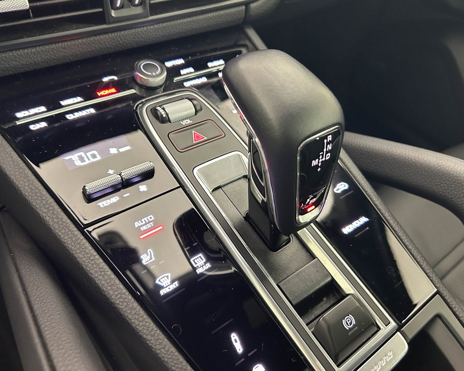 Used 2023 Porsche Cayenne Coupe image 22